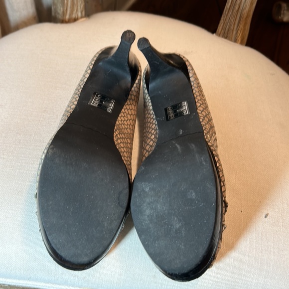 Moda Spana Tan/Grey Black Snake Print Peep Toe High Heel Platform Pumps. Size 10 - Picture 9 of 11